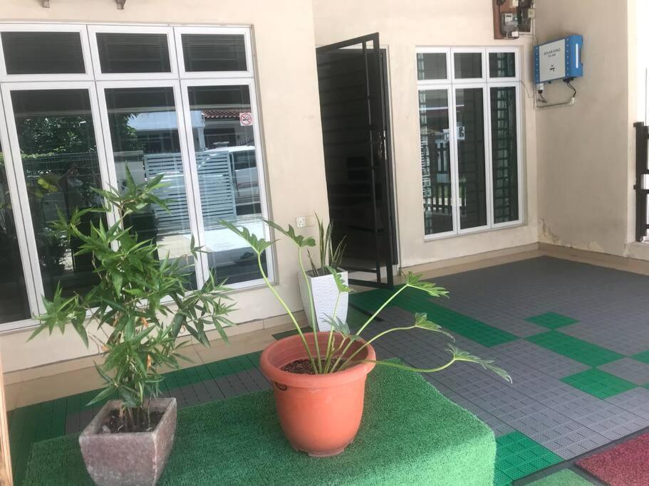 Terrace House Near Stulang Laut Ciq Midvalley Ksl For 7pax Holiday home *