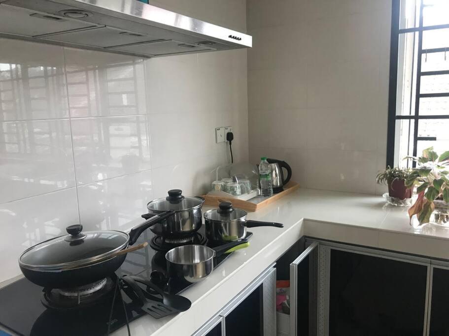 Terrace House Near Stulang Laut Ciq Midvalley Ksl For 7pax *