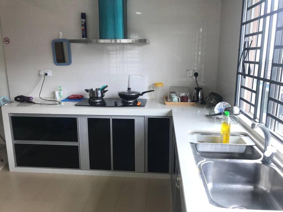 Holiday home Terrace House Near Stulang Laut Ciq Midvalley Ksl For 7pax