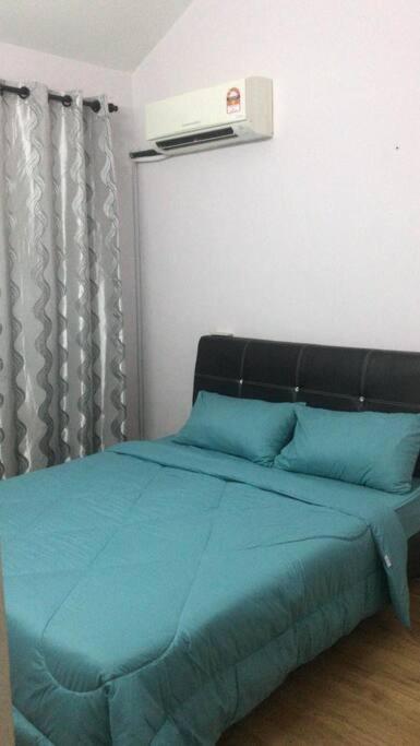 Terrace House Near Stulang Laut Ciq Midvalley Ksl For 7pax * Johor Bahru