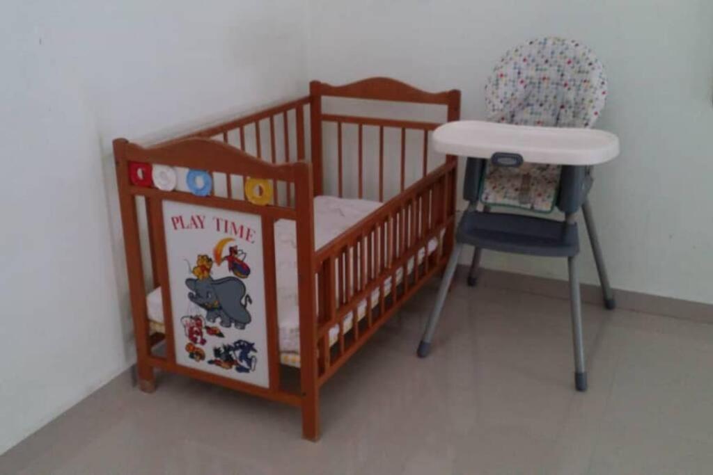 Terrace House Near Stulang Laut Ciq Midvalley Ksl For 7pax Johor Bahru
