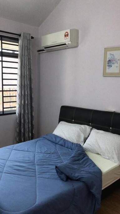 Terrace House Near Stulang Laut Ciq Midvalley Ksl For 7pax Holiday home