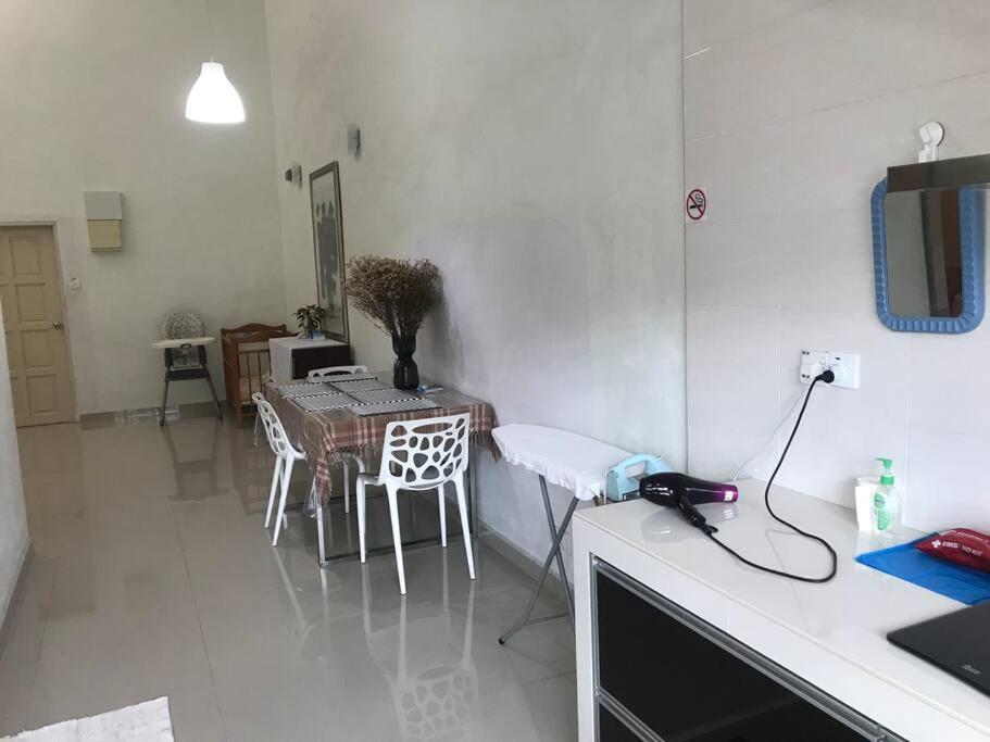 Terrace House Near Stulang Laut Ciq Midvalley Ksl For 7pax Holiday home *