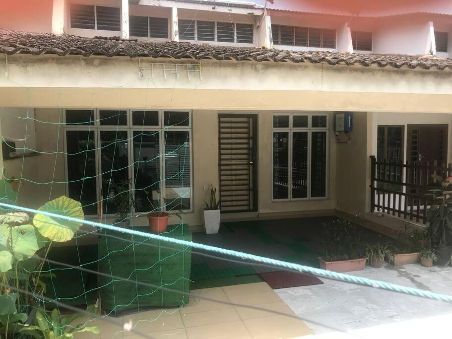 Terrace House Near Stulang Laut Ciq Midvalley Ksl For 7pax Holiday home