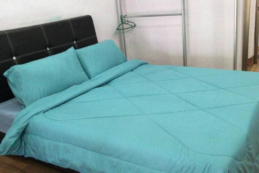 Terrace House Near Stulang Laut Ciq Midvalley Ksl For 7pax * Johor Bahru