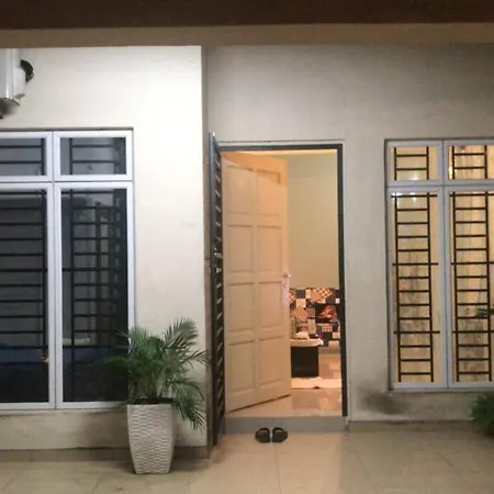 Terrace House Near Stulang Laut Ciq Midvalley Ksl For 7Pax Johor Bahru Exterior photo