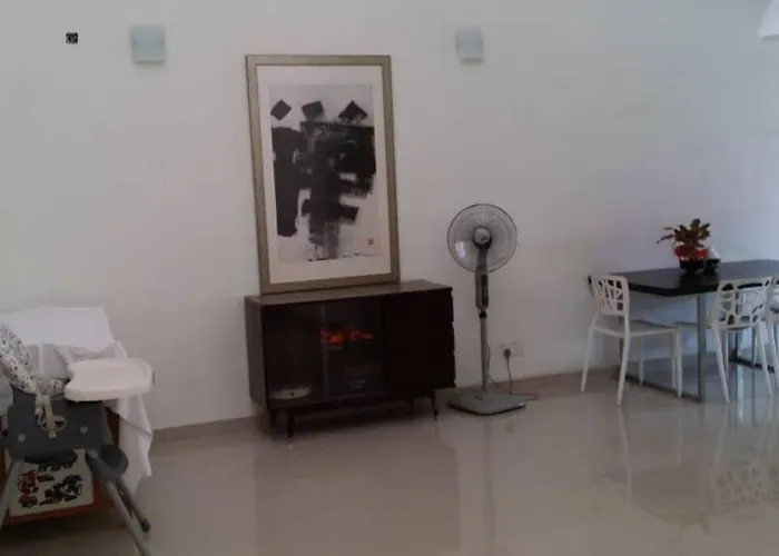 Terrace House Near Stulang Laut Ciq Midvalley Ksl For 7Pax