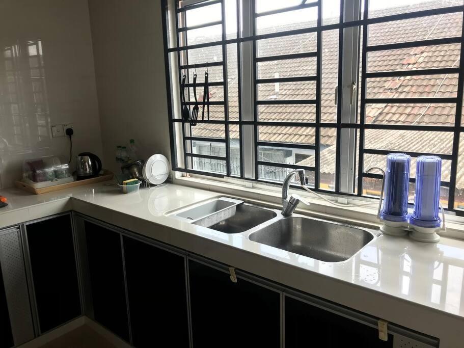 Terrace House Near Stulang Laut Ciq Midvalley Ksl For 7pax Holiday home