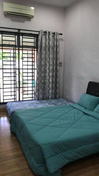 Terrace House Near Stulang Laut Ciq Midvalley Ksl For 7pax Johor Bahru