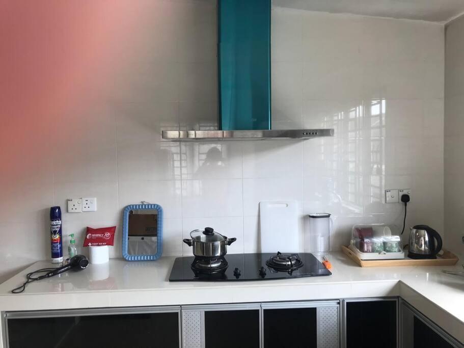 Terrace House Near Stulang Laut Ciq Midvalley Ksl For 7pax Johor Bahru