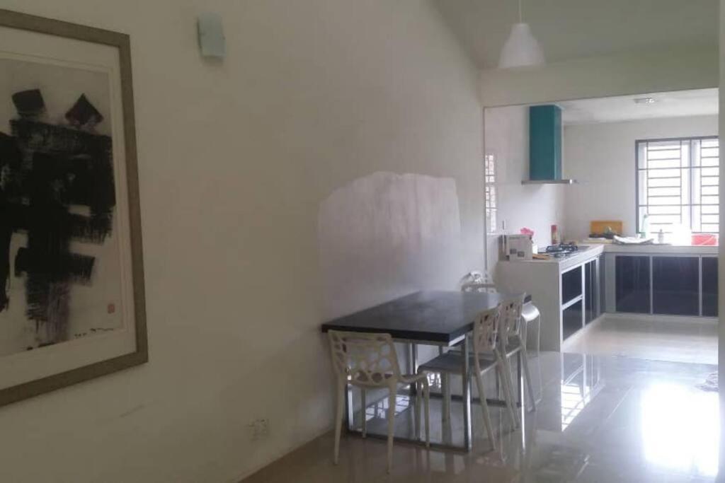 Holiday home Terrace House Near Stulang Laut Ciq Midvalley Ksl For 7pax Johor Bahru